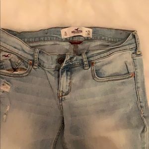 Hollister distressed jean